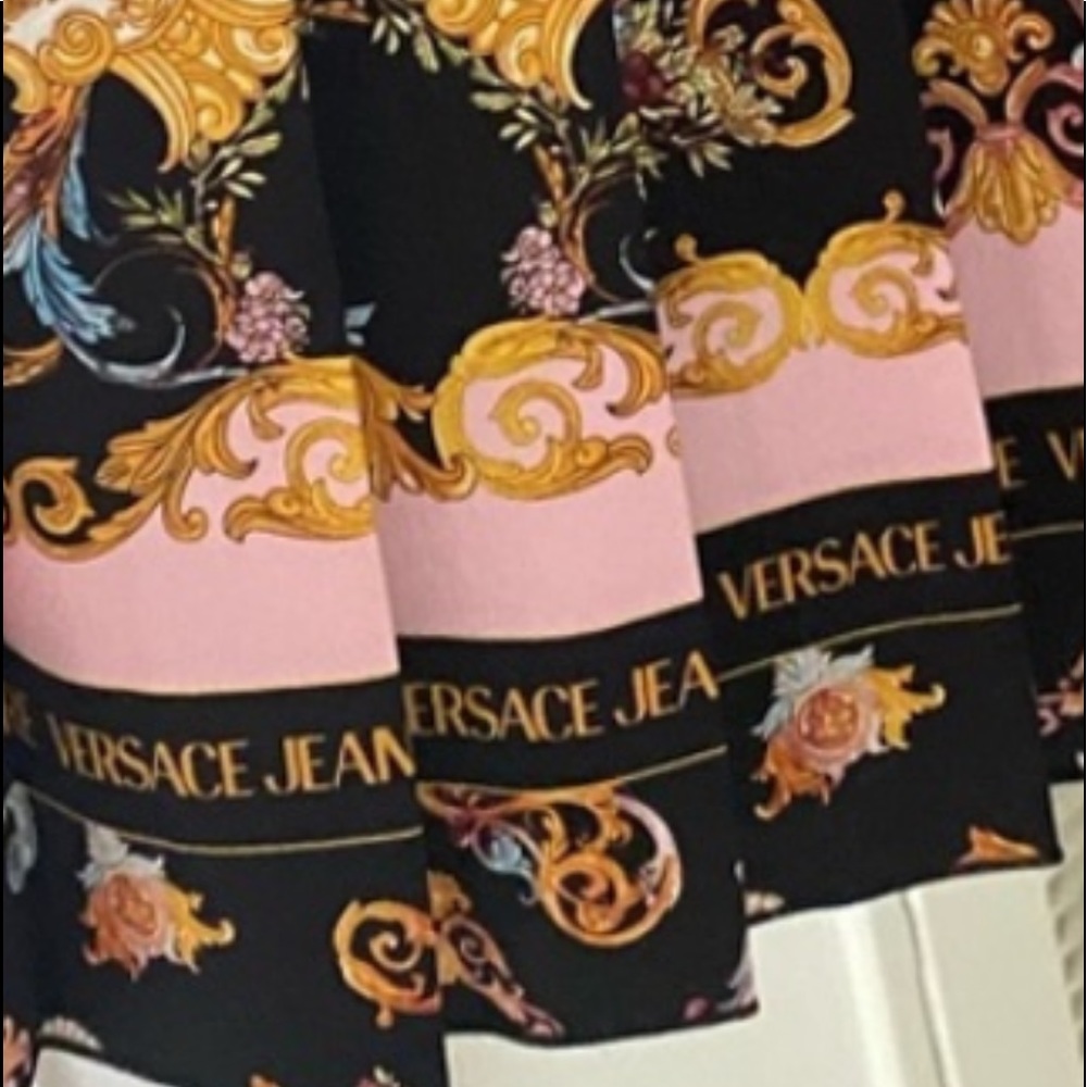 Versace skirt never been worn - Picture 3 of 7